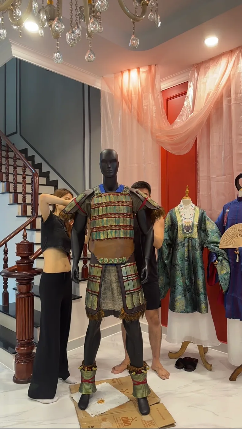 Trưng bày bộ Giáp Trụ tại tiệm